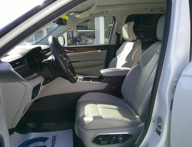 2022 Jeep Grand Cherokee Summit 4x4