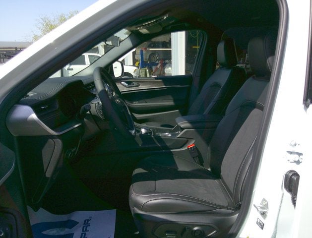 2026 Jeep Grand Cherokee L GRAND CHEROKEE L LAREDO ALTITUDE 4X4