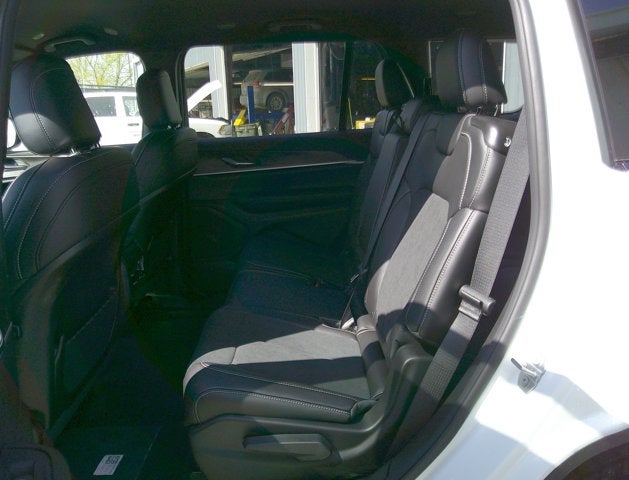 2026 Jeep Grand Cherokee L GRAND CHEROKEE L LAREDO ALTITUDE 4X4