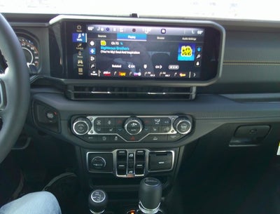 2026 Jeep Gladiator GLADIATOR SAHARA 4X4