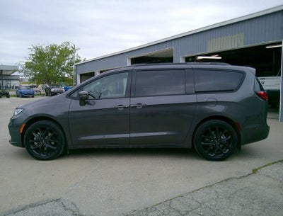 2022 Chrysler Pacifica Touring L AWD